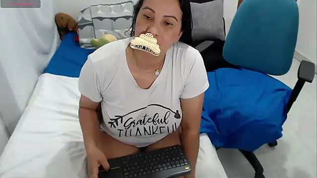 Онлайн чат XXX LAURA_Foxht