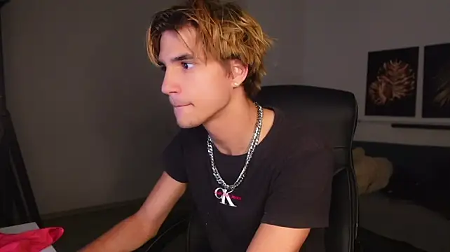 Denis_Wu Chat XXX in diretta