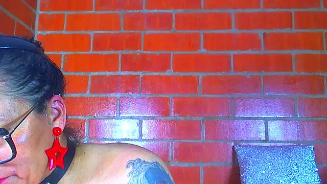 Taylor-hardcore's Live XXX Chat
