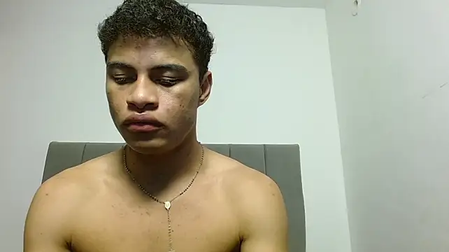Chat +18 de Jose_And_Daniel ao vivo