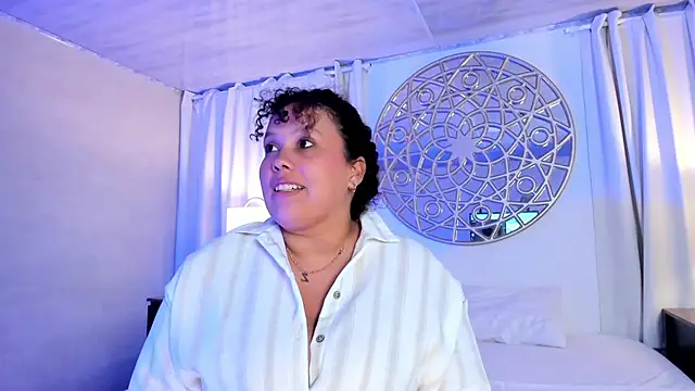 Zara_Holly_ Live XXX-chat