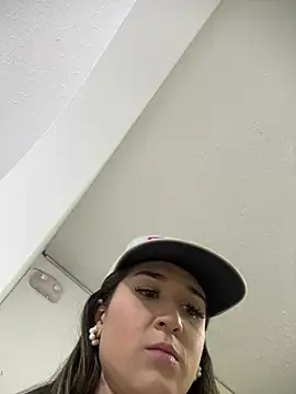 IsabelleMilan Chat XXX live
