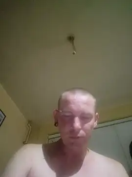 piercingpik élő XXX-chatje