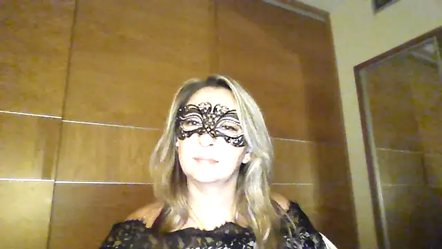 Nayelik Chat XXX in diretta
