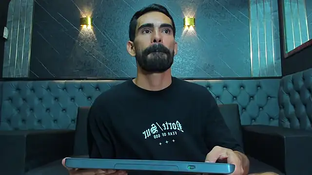 צ'א ט XXX בשידור חי של Andres_Bless