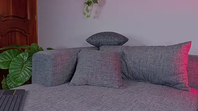 kyliesweet26 Adlı Modelin Canlı XXX Sohbeti