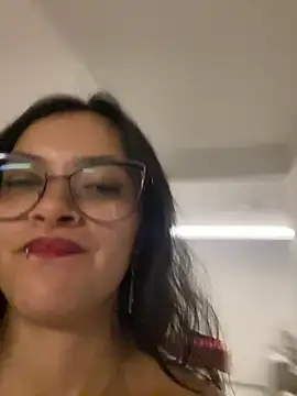 EmmaCurvyy Adlı Modelin Canlı XXX Sohbeti