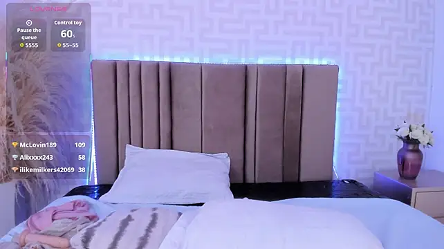 naishaa_'s Live XXX Chat