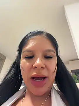 Elara_Luxe's Live XXX Chat