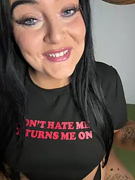 Miss_CurvesXXX Chat XXX in diretta