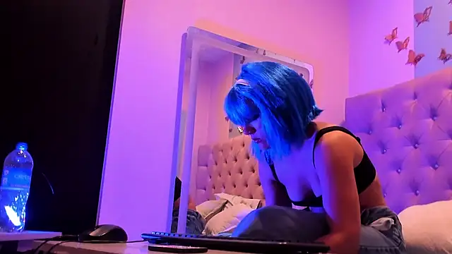 Chat +18 de Clio_Fioreth ao vivo