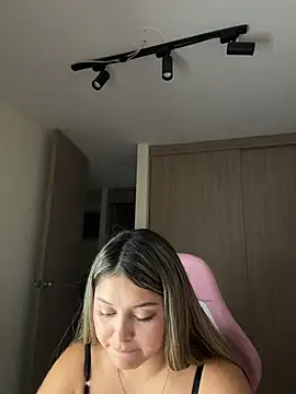 Chat +18 de lunablossom_ ao vivo