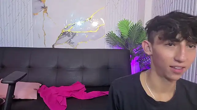 Chat +18 de ETHANN_TAY1 ao vivo