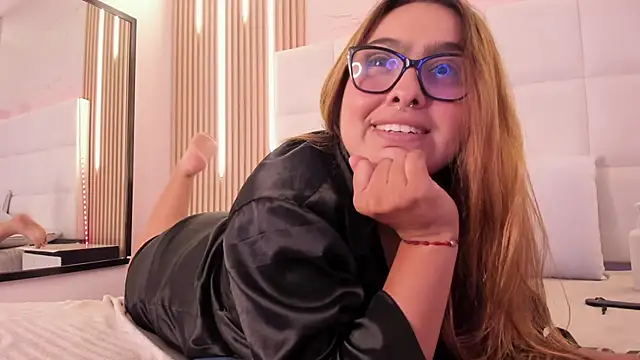 abril_snow Adlı Modelin Canlı XXX Sohbeti