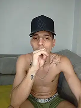 MaxHornyLatin Live XXX Chat