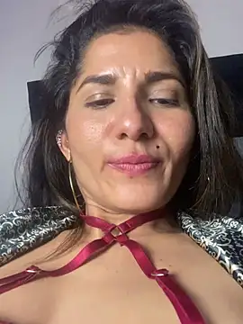 צ'אט XXX בשידור חי של AlejandraMilano