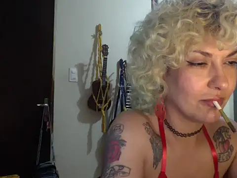 MariLouM Adlı Modelin Canlı XXX Sohbeti