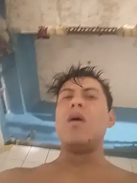 צ'אט XXX בשידור חי של BuiltHotline
