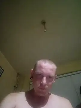 piercingpik Live XXX-chat