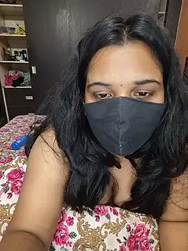 Yourshyriya webcam show