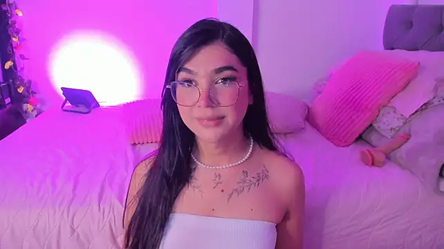 RoseCassie Adlı Modelin Canlı XXX Sohbeti