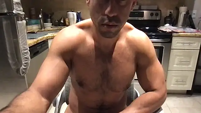 BigGuyMuscle élő XXX-chatje