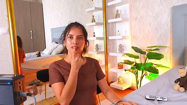 CherryLunari Adlı Modelin Canlı XXX Sohbeti