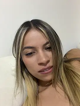 Mia_Rosee1: διαδικτυακό σόου στην κάμερα