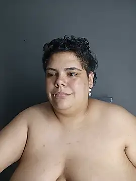 Hailey_Curvy élő XXX-chatje