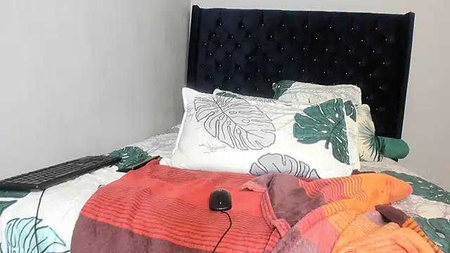 Chat +18 de ConnieSmall24 ao vivo