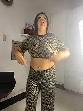 Layla_Revers XXX чат на живо