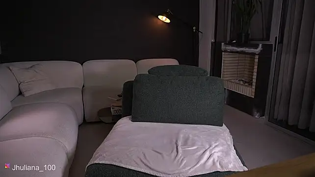 paulacora100 现场XXX聊天