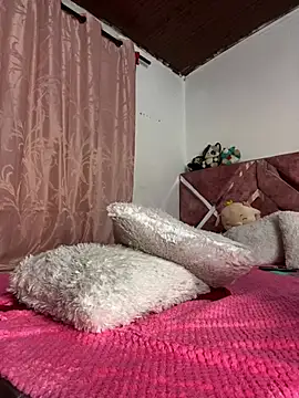 MonicaSex_ Adlı Modelin Canlı XXX Sohbeti