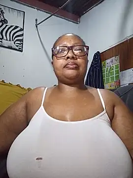 YELLOW_BONE's Live XXX Chat