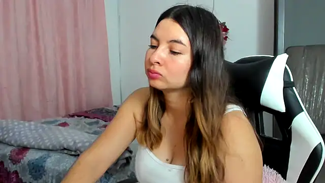 Czat XXX na żywo – __Emma__11__Lecat_