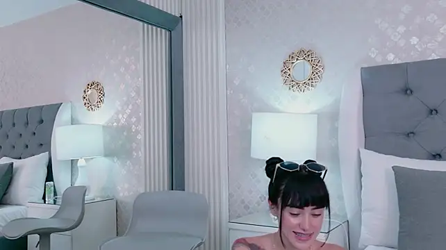 MissAthziry live XXX chat