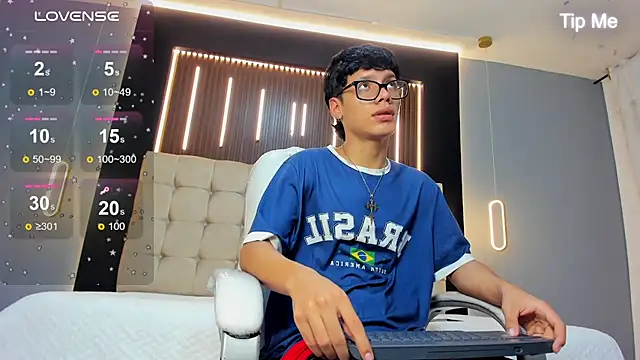צ'אט XXX בשידור חי של Sosa_cat