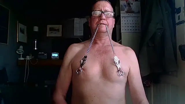 צ'אט XXX בשידור חי של jmannipple