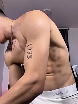 Luke_Muscle XXX чат на живо