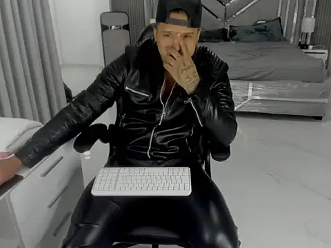 master_leather: απευθείας συνομιλία ΧΧΧ