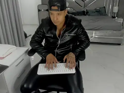 Онлайн чат XXX master_leather