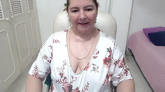 leonela_69 live XXX chat