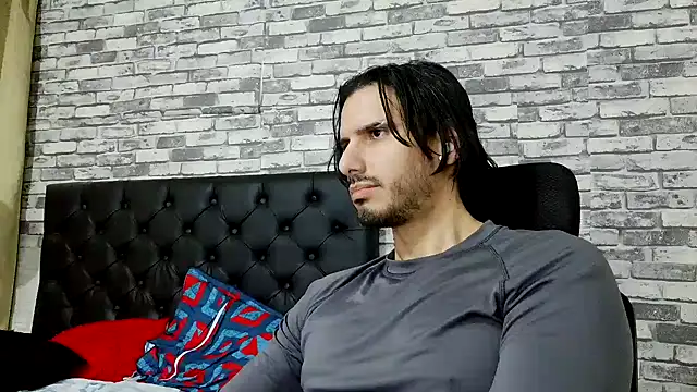 MrTyler667: διαδικτυακό σόου στην κάμερα