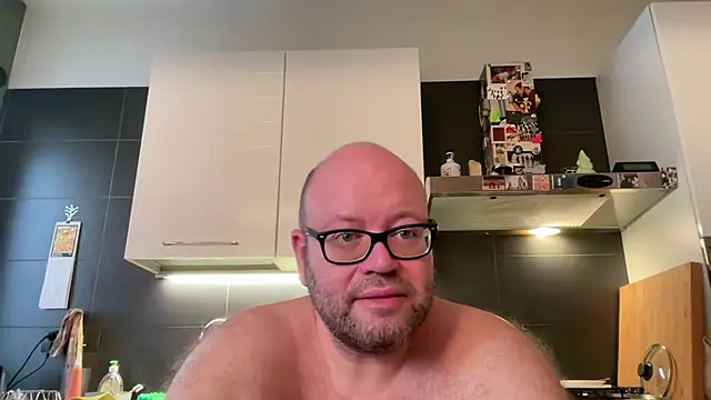 theitalianbear élő XXX-chatje
