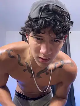 Luke_Muscle 即時 XXX 聊天