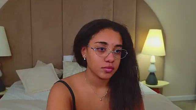 Chatroom XXX en direct de Luna_Cortier
