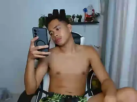 curlyasian_njxx Adlı Modelin Canlı XXX Sohbeti