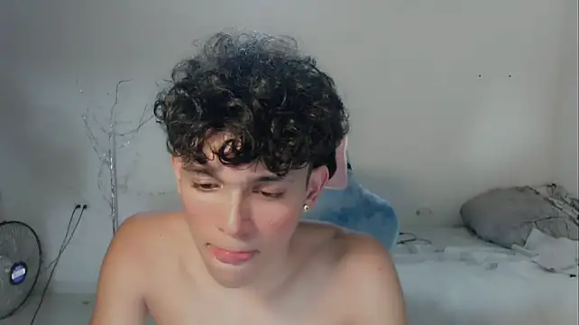 Chatroom XXX en direct de FUNNY_DICK_
