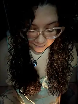 CurlyMilf_Vannexxxa: онлайн-секс-чат