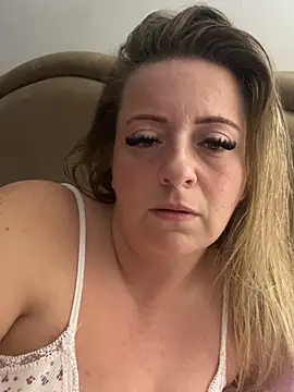 Živý XXX chat Poppyshaw_